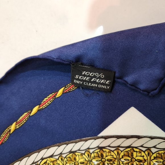 100% Silk Vintage Celine Paris 34" in x 34" in square scarf - Picture 4 of 4